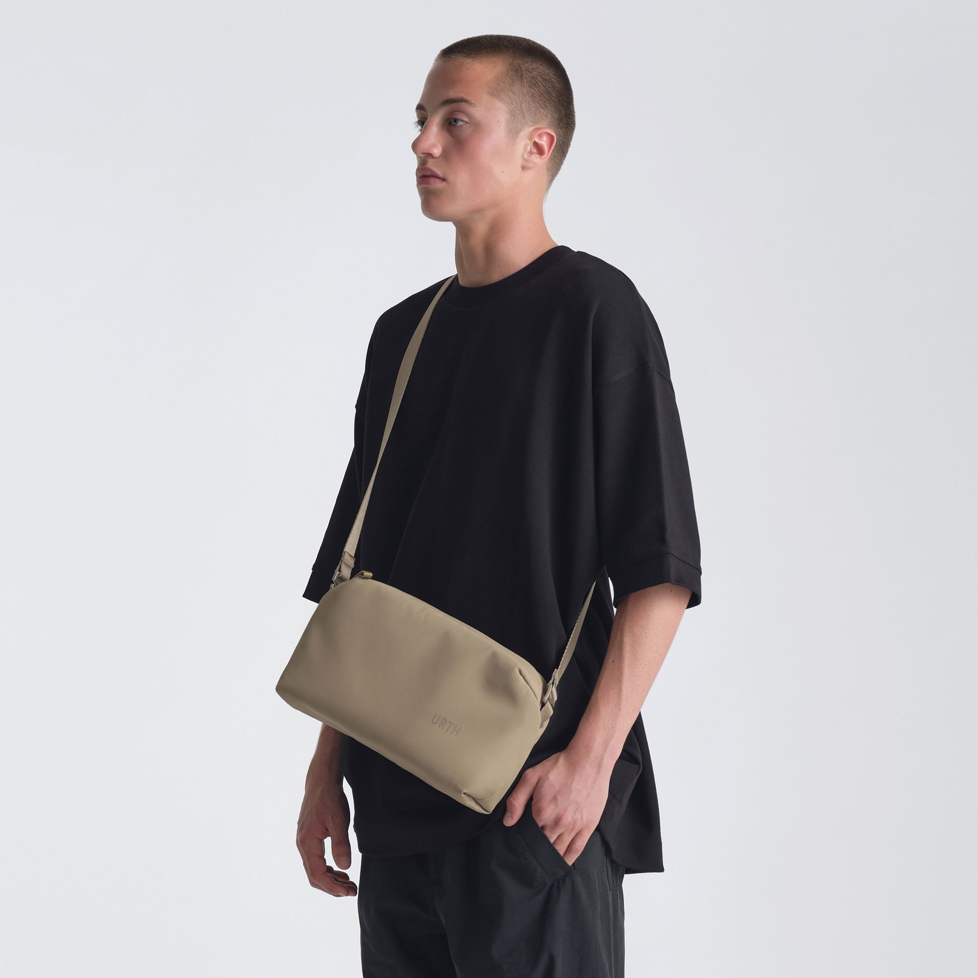 Urth Crossbody Bag (Beige)