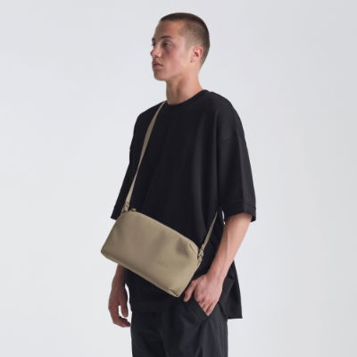 Urth Crossbody Bag (Beige)