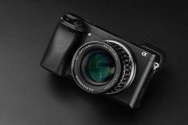 TTArtisan APS-C 35mm F0.95 E Mount Black & Silver