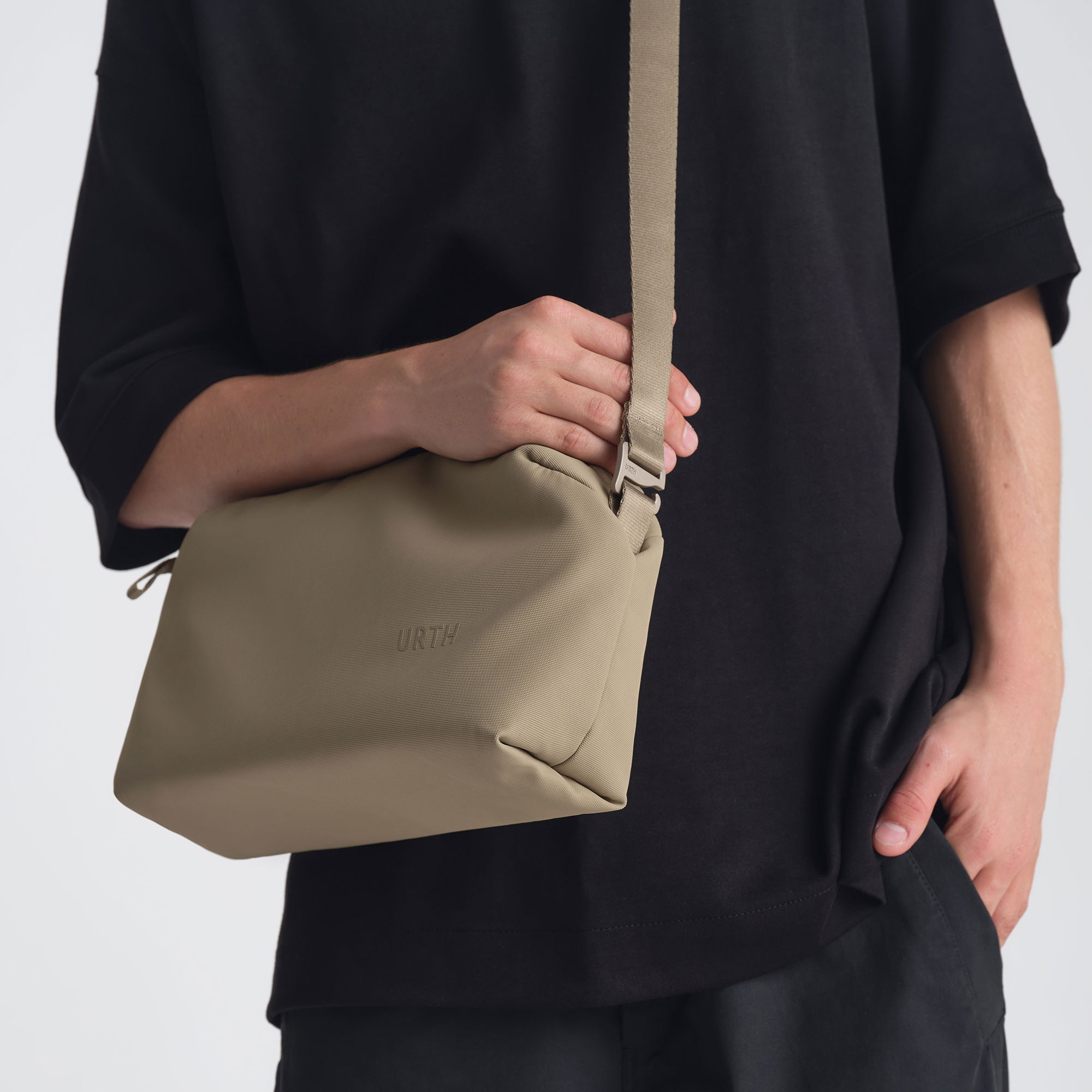 Urth Crossbody Bag (Beige)