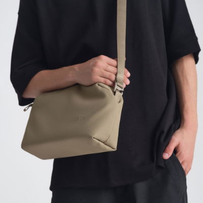 Urth Crossbody Bag (Beige)
