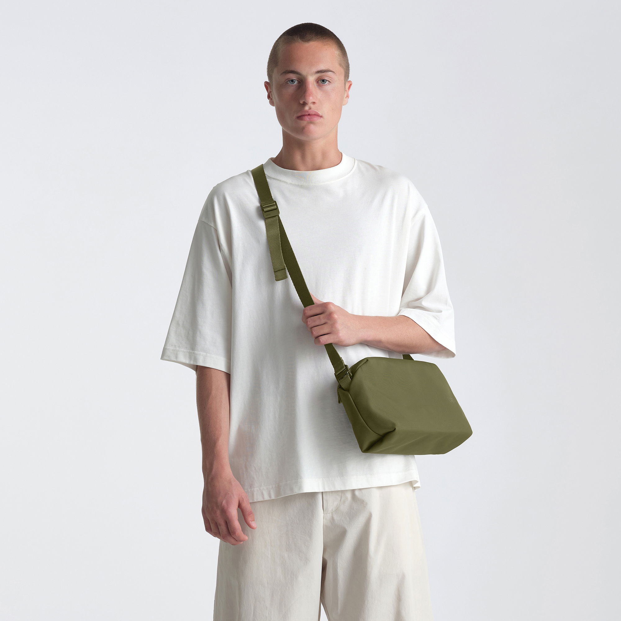 Urth Crossbody Bag (Green)