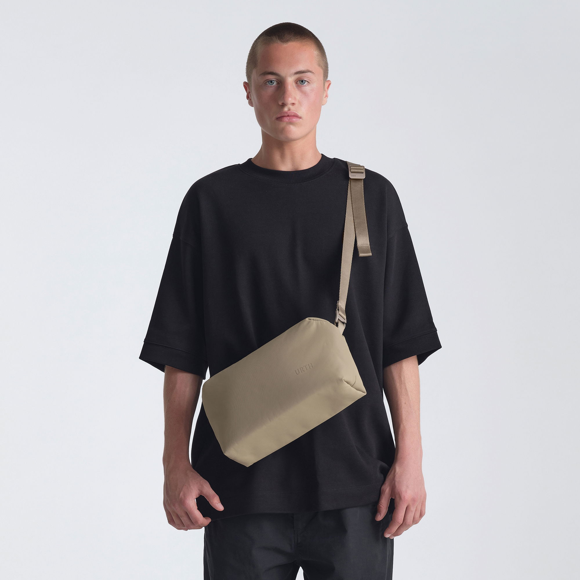 Urth Crossbody Bag (Beige)