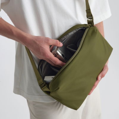 Urth Crossbody Bag (Green)